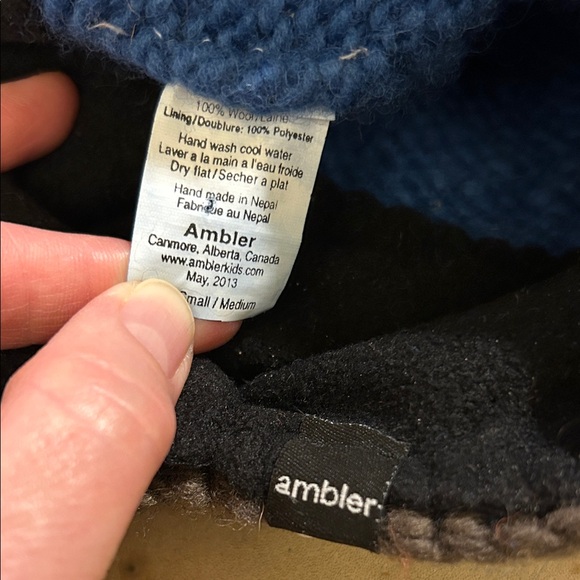 Ambler of Alberta Canada Wool Blue Knit Kids Hat with Woodland Creatures Design - Picture 6 of 6